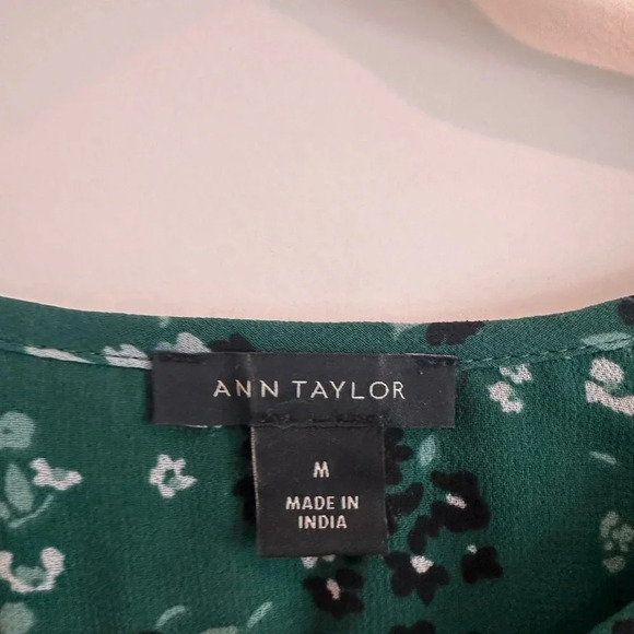 Ann Taylor Green and White Puff Sleeve Blouse - Picture 4 of 6